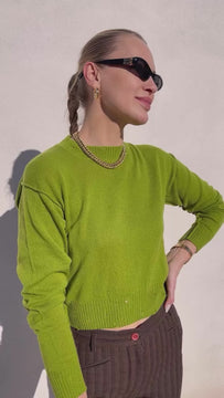 Video of the Billie green cashmere sweater in motion showing fit and embroidered details, a key piece of glam rock fashion