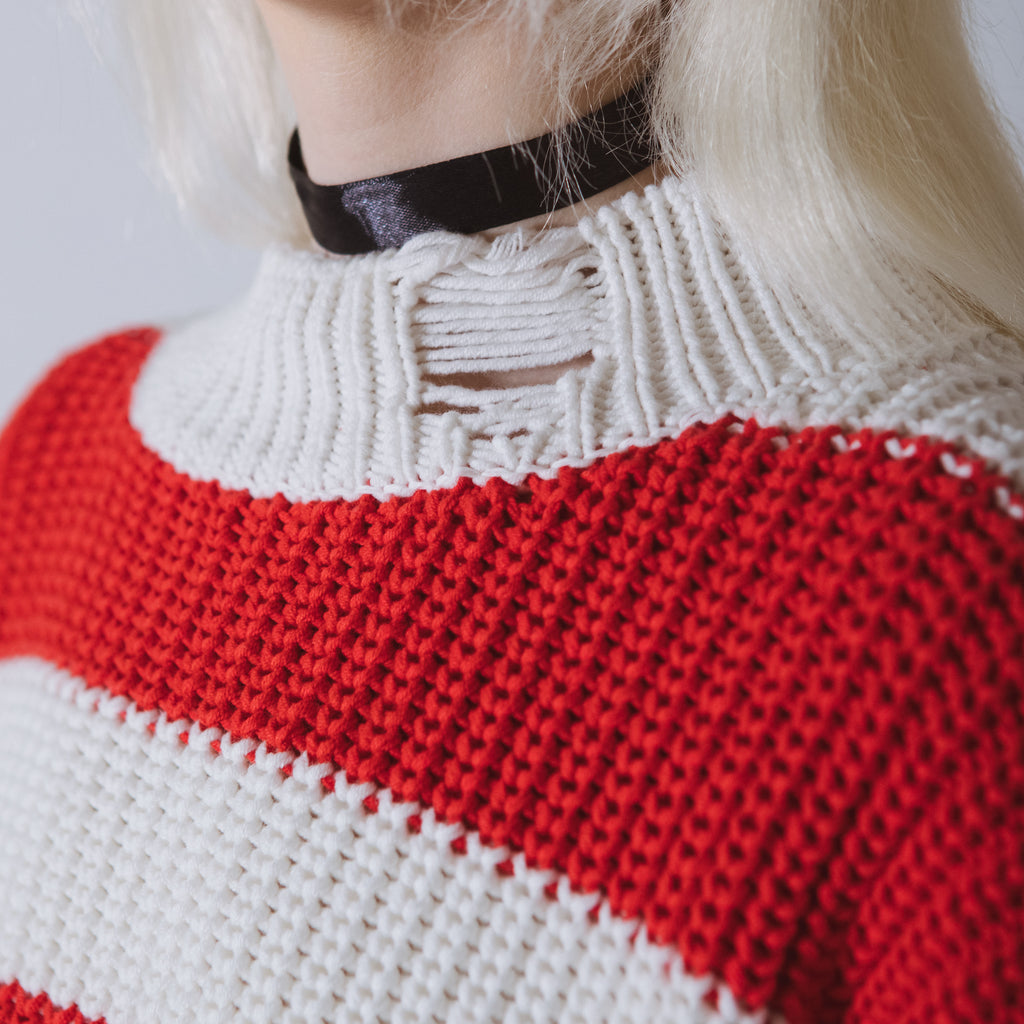 Cropped round neck sweater in knit with neogrunge stripes