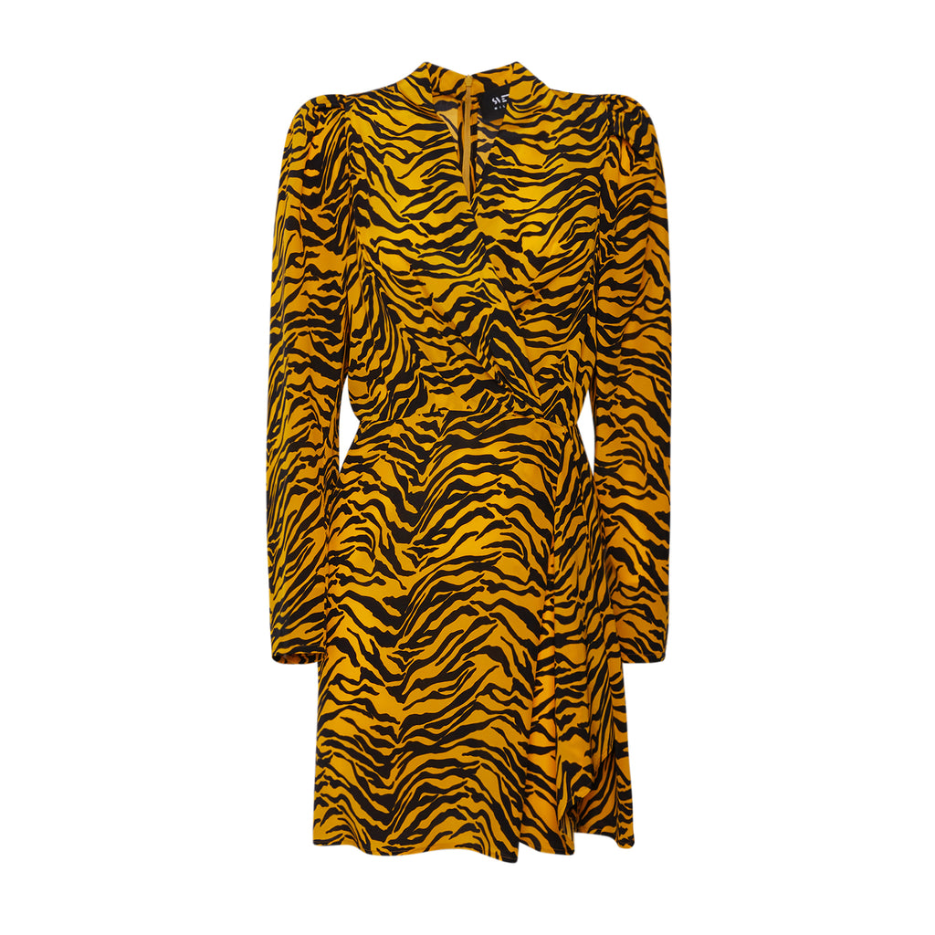 Sveta Milano  tiger silk dress Cambridge. Made in Italy. Secured Payment. Extended Returns. Silk dress. Silk short dress. Party dress. Tiger print dress. Party dress code . Luxury fashion. Timeless fashion. Slow fashion. Luxury clothes. Net a porter. Luxury clothing brands. Cool clothing brands. Sustainable clothing brands. Frauen kleider. Seidenkleid. Seidenkleider made in italy. Party kleider. Animal print kleid. Party dress code. Party kleider. Abendkleider. Robe de femmes. Robe en soie. Robe de fête.  